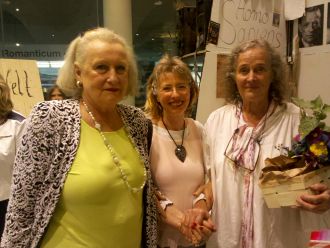 Bild von Mary Bauermeister mit Rosemarie Bassi und Charlotte Esch im Mittelrheinmuseum