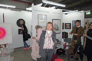 Charlotte Esch nimmt am Stand ihrer Galeristin Rosemarie Bassi an der Kölner Liste teil