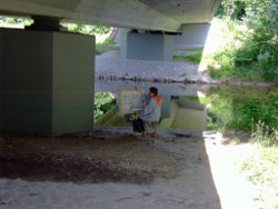 Ein ruhiges und trockenes Plätzchen unter der neuen Brücke