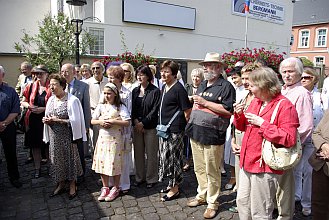 Besucheransturm vor der Galerie