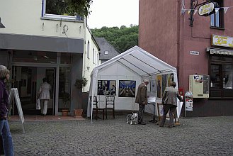 Das Zelt neben der Galerie