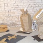 Installation "Spurensuche"<br />anläßlich der Ausstellung Papier, Paper Art 06<br />- braune Papiertüten stellen das körperliche Leben dar<br />- weißes Wabenpapier stellt Geist und Seele dar<br />- die Farbe schwarz steht für den Tod<br />250 x 250 cm